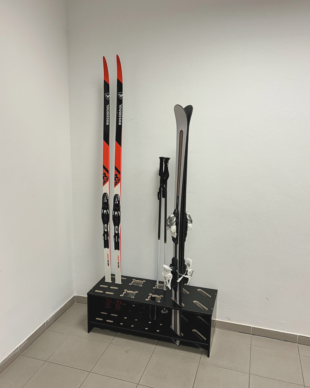 Combined wooden stand for alpine, cross‑country skis and poles