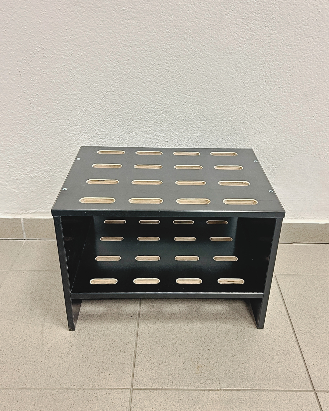 Wooden stand for 8 pairs of cross‑country skis