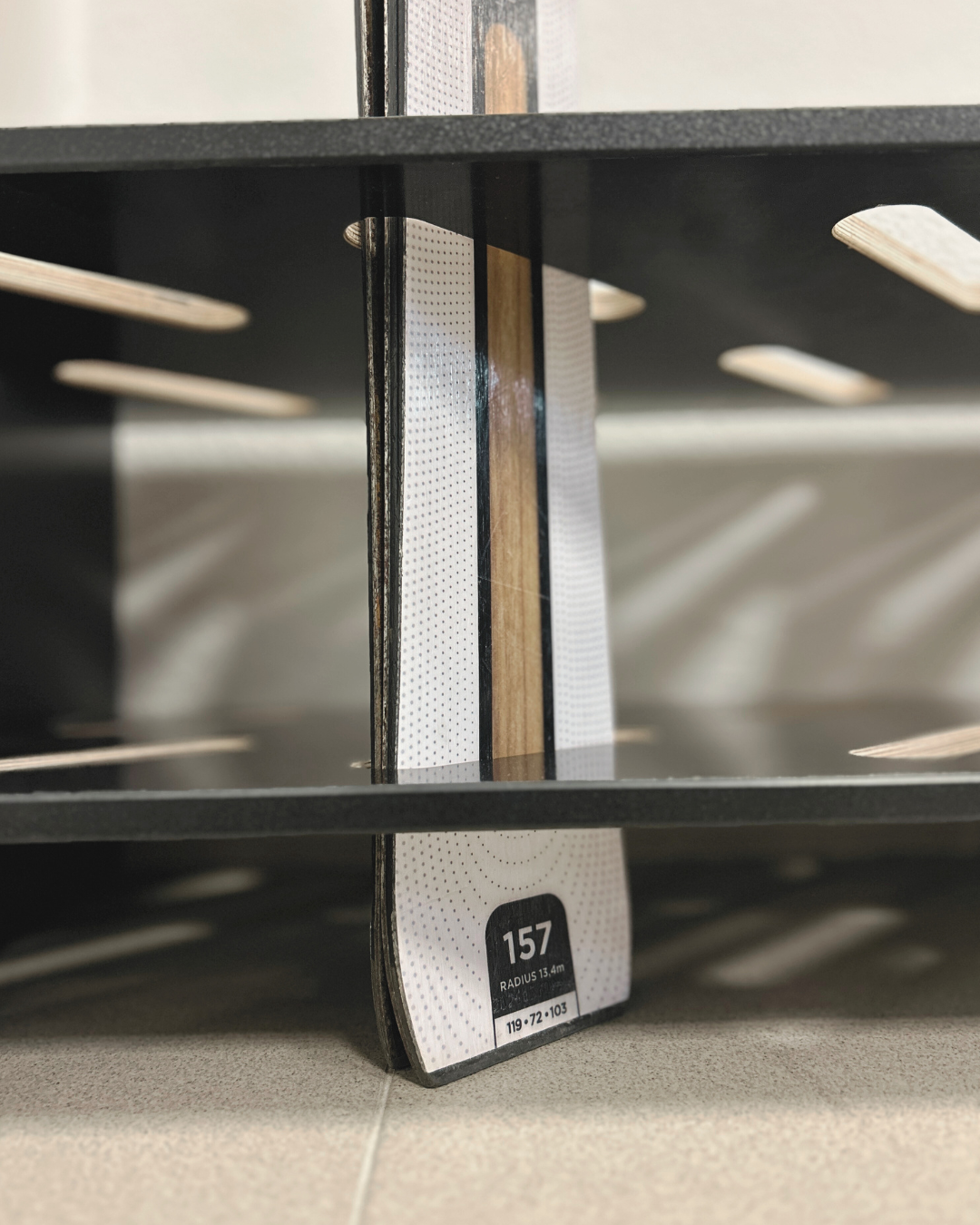 Wooden ski stand – 8 pairs, 61 × 33 cm