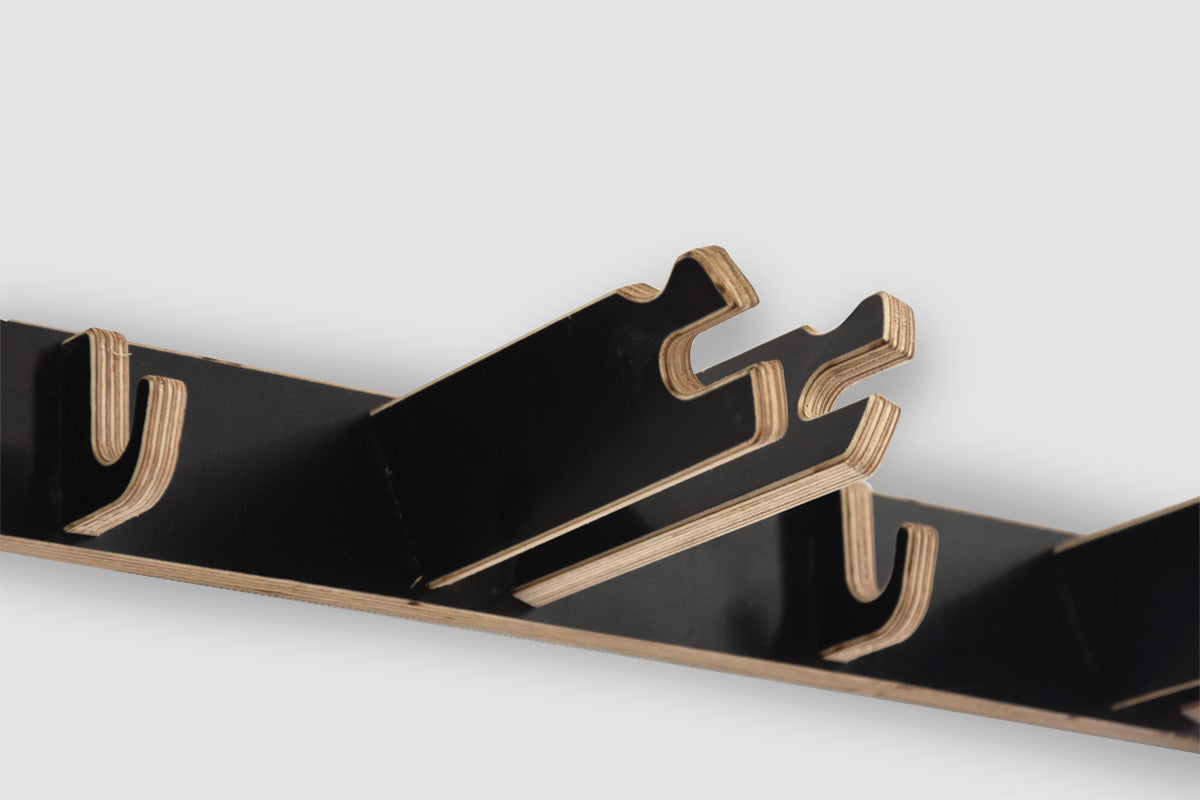 Hanging stand for 4 pairs of skis