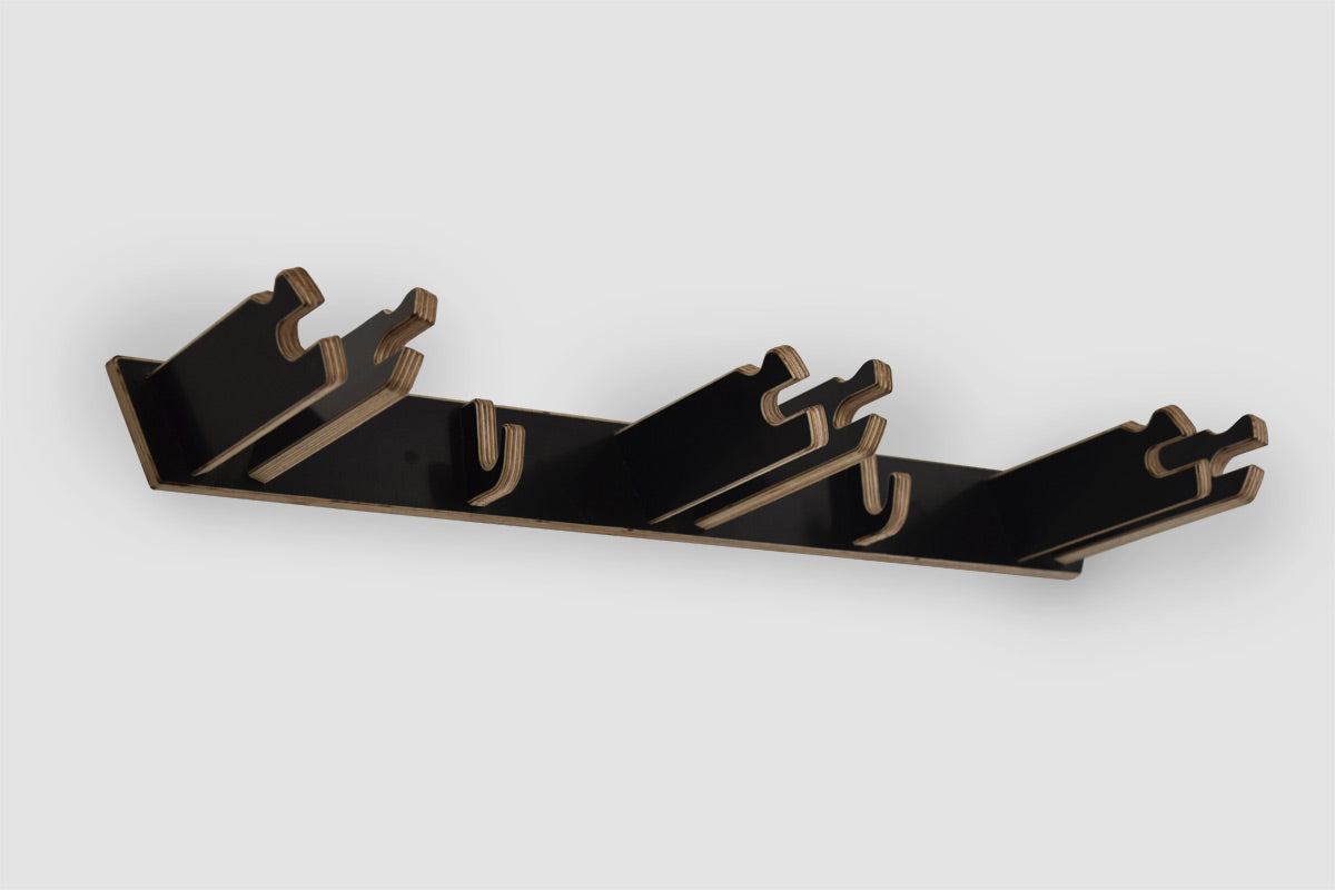 Hanging stand for 3 pairs of skis