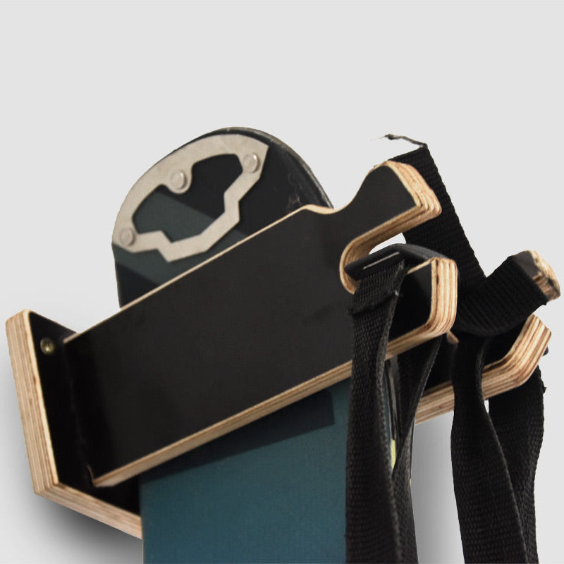 Hanging stand for 1 pair of skis