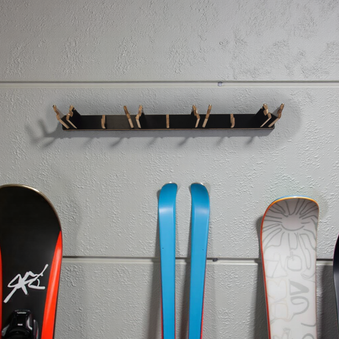 Hanging stand for 4 pairs of skis
