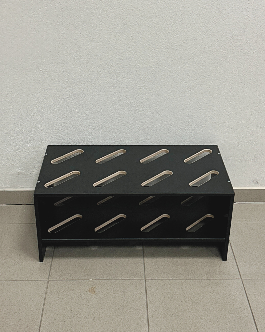 Wooden ski stand – 8 pairs, 61 × 33 cm