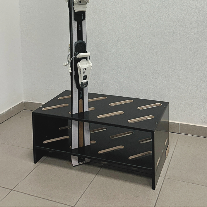 Wooden ski stand – 8 pairs, 61 × 33 cm
