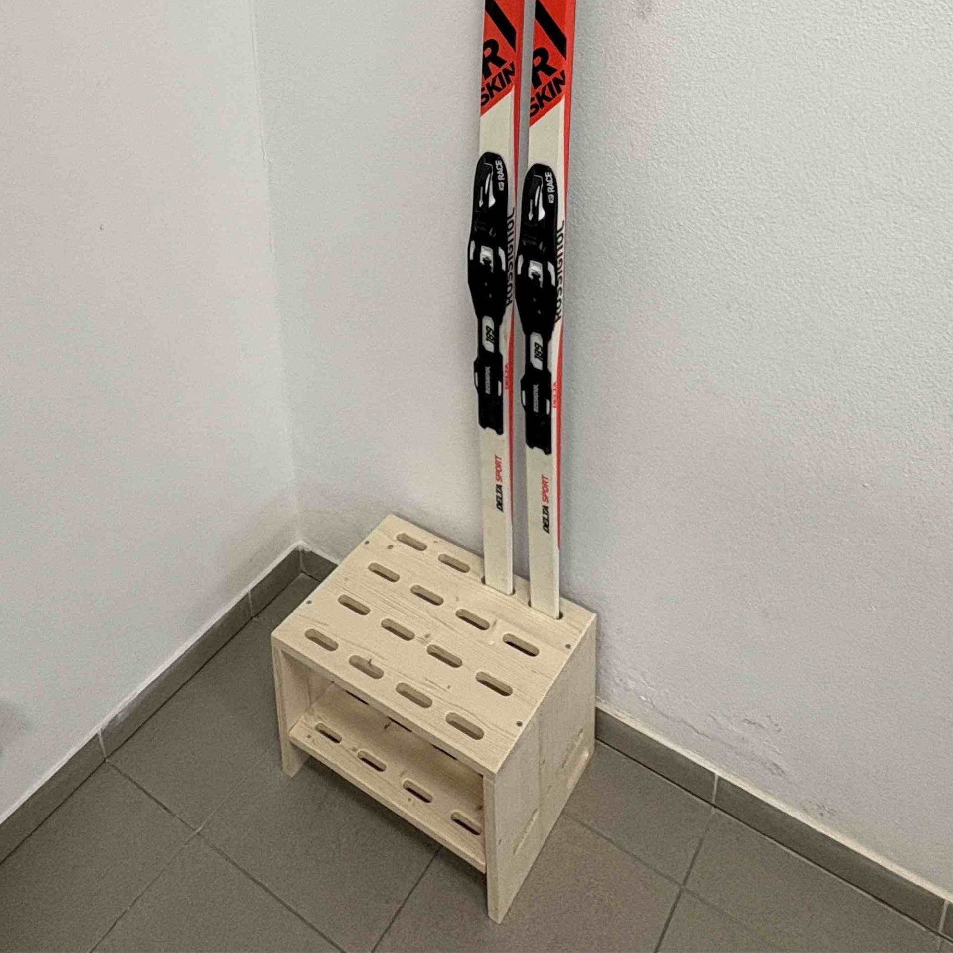 Wooden stand for 8 pairs of cross‑country skis - Natural